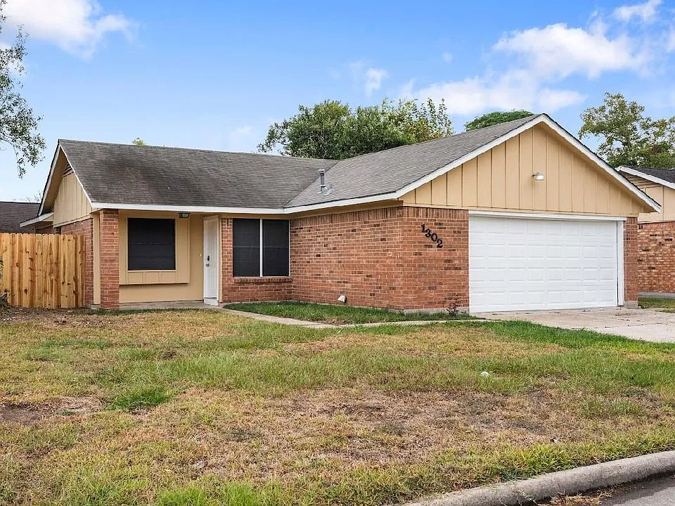 1302 Gamma St