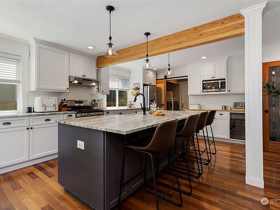 4th image of 11 119th Drive SE
