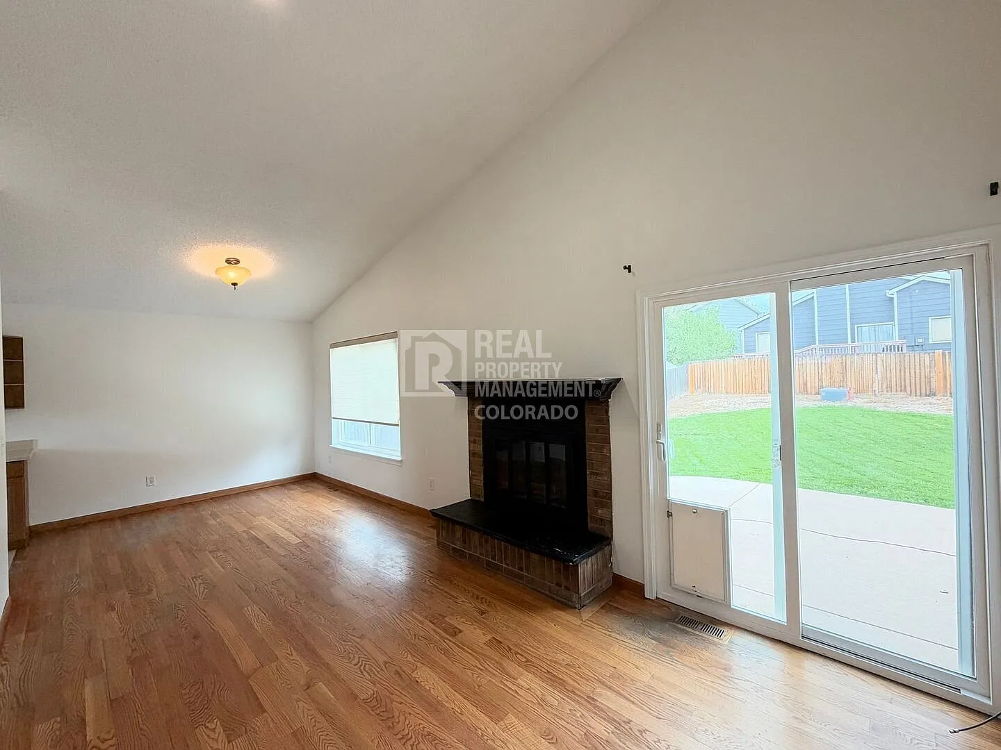 5 bed, 3.0 bath, 2100 sqft, $2,700 — Photo 2