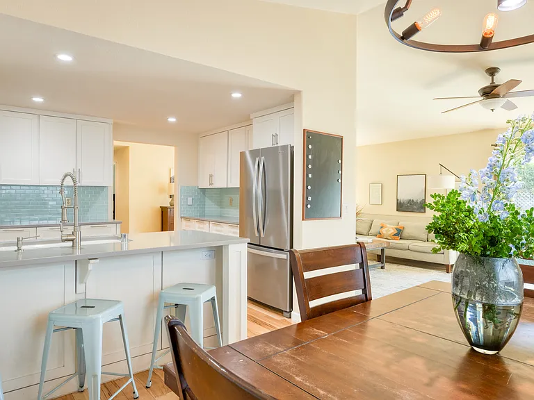 2310 S Hampton Cir — Photo 14