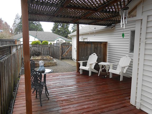 5th image of 294 NE 61st Pl