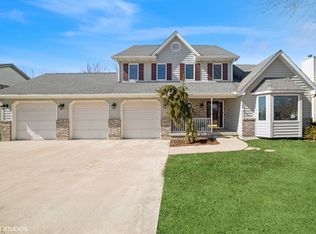 1525 Crayton Cir W, Dekalb, IL 60115