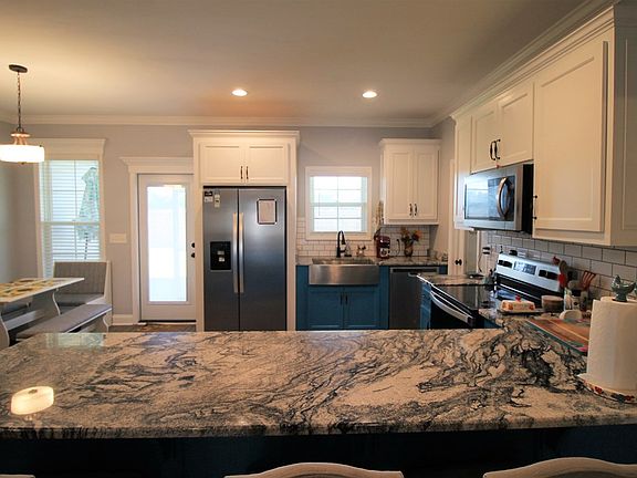 3rd image of 3856 Bettys Pl
