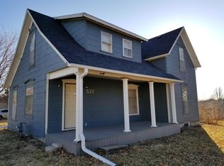 522 S 4th St, Hiawatha, KS 66434