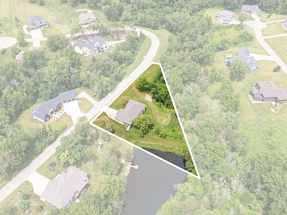 3rd image of 17350 Castlemaine Ln