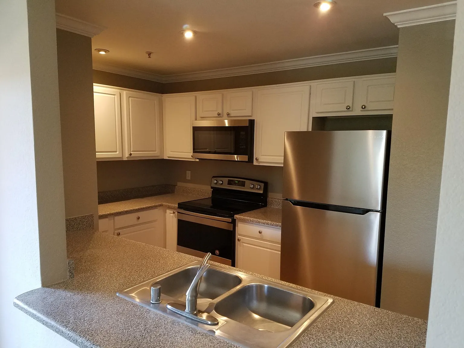 3550 Lebon Dr — Photo 2