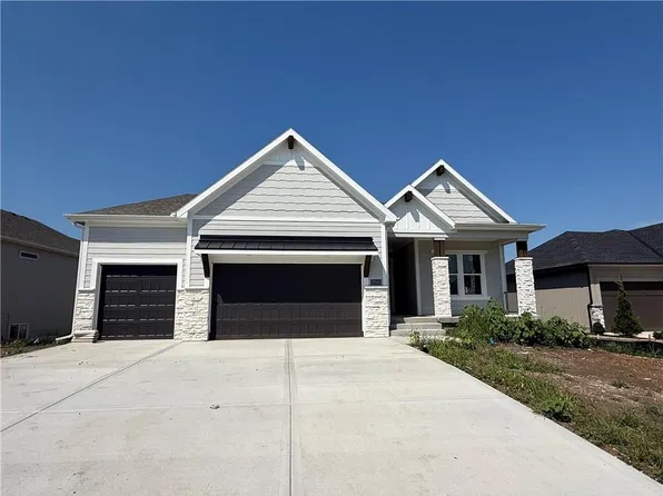 18500 Pawnee Ln, Overland Park, KS 66085