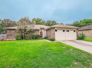 432 Grand Meadow Dr, Fort Worth, TX 76108