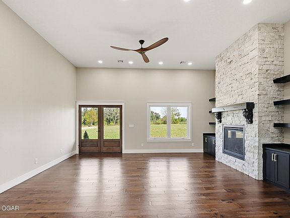 4th image of 19355 Piercy Ln