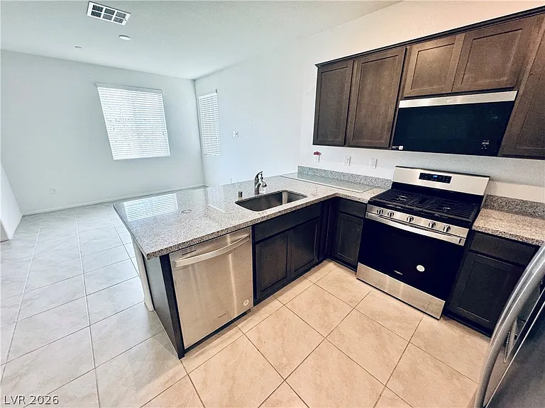 850 Bronzite St — Photo 21