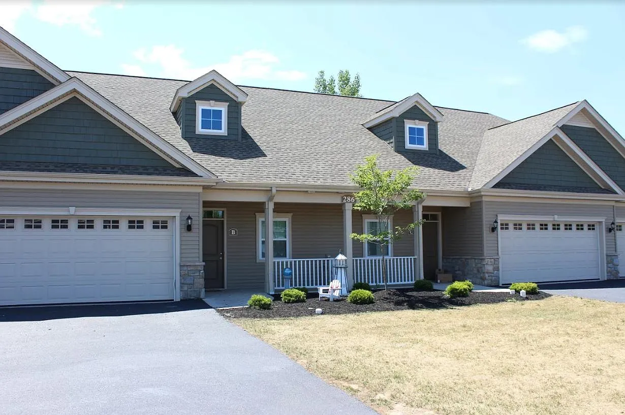 Dockside Village Apartments — Photo 4