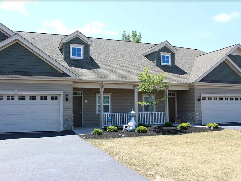 Dockside Village Apartments — Photo 4