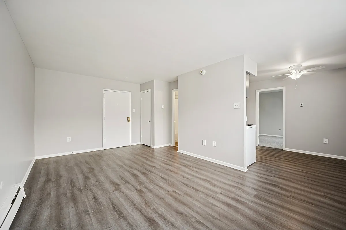 Building Photo - 7206 Oxford Ave #11