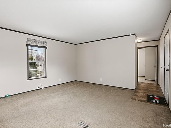 3rd image of 807 Swan St