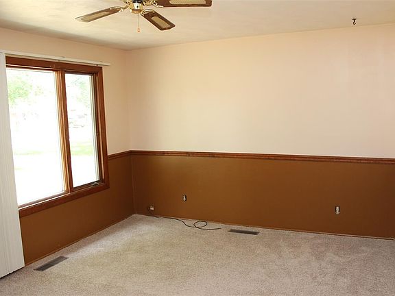 3rd image of 513 W Superior St