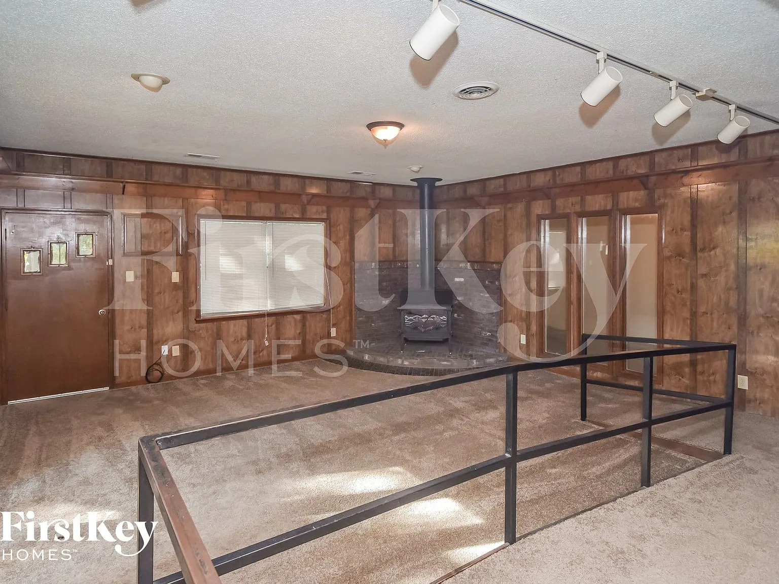 3 bed, 1.5 bath, 1719 sqft, $1,445 — Photo 2