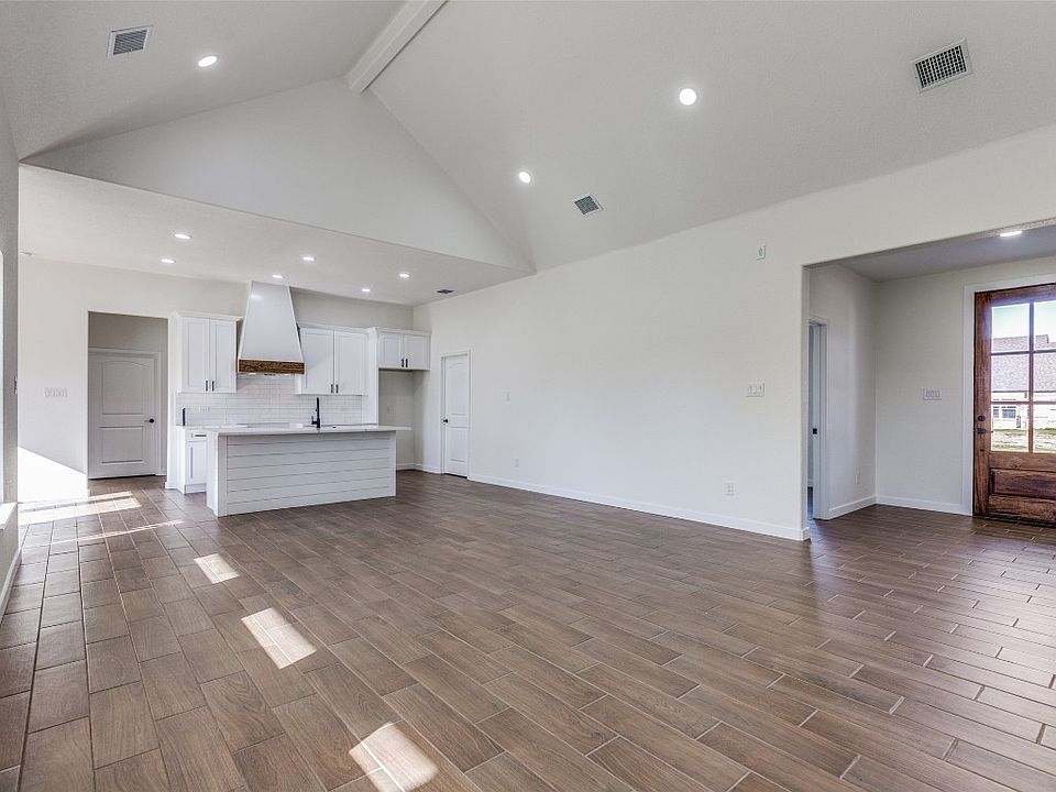 612 E 4th St, Muenster, TX 76252 Zillow