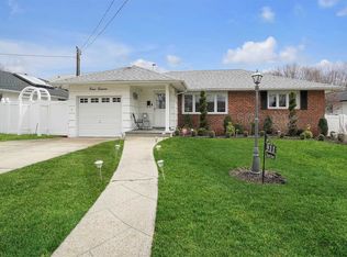 911 Ascan St, Valley Stream, NY 11580