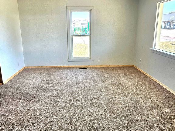 5th image of 328 Main St