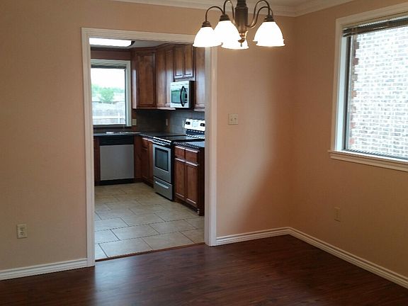 4th image of 4910 Oak Grove Blvd
