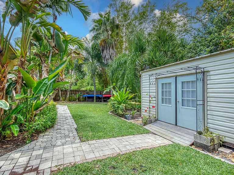 404 S Caloosahatchee Ave — Photo 24