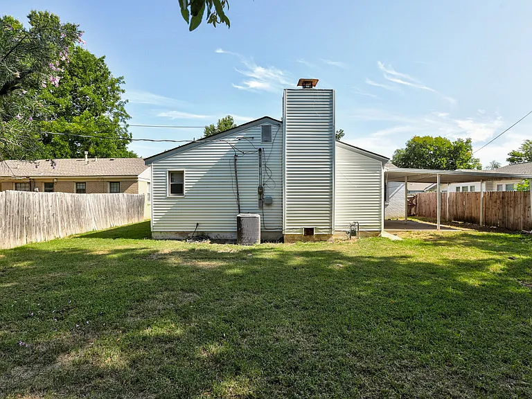 910 Garver St — Photo 45