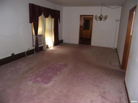 5th image of 9 N Illinois Ave