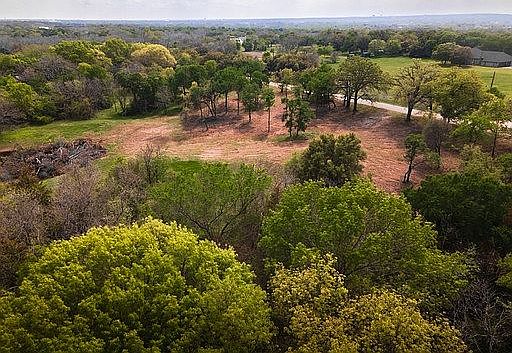 3rd image of 260 Taylor Oaks Dr