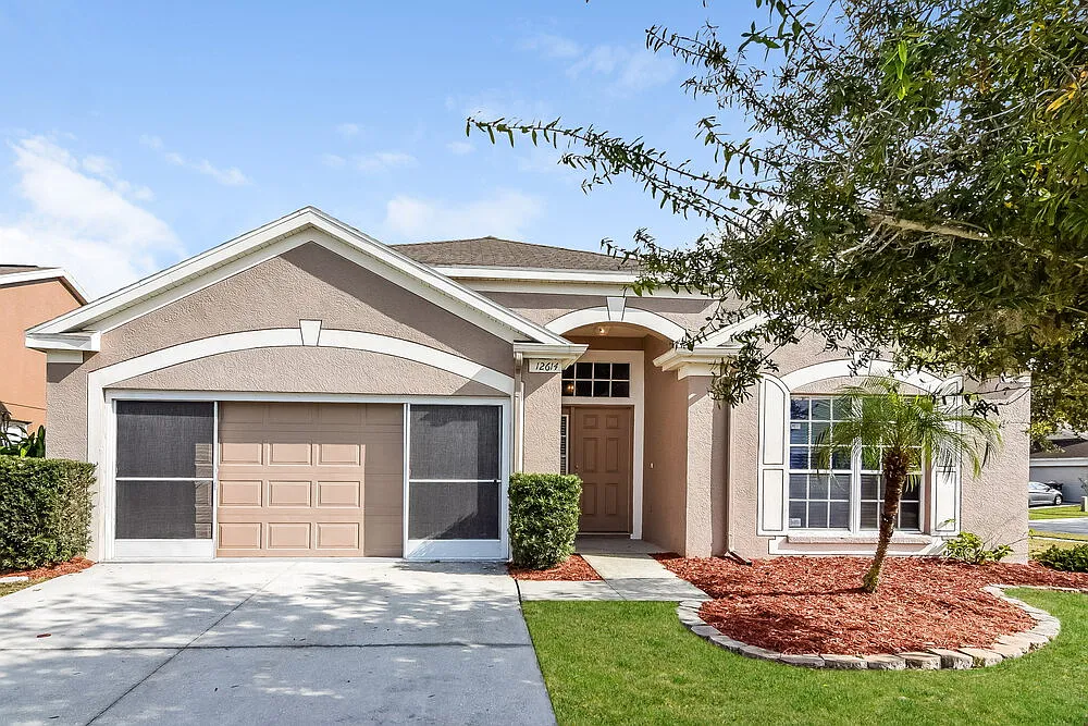 3 bed, 2.0 bath, 1503 sqft, $2,390 — Photo 1
