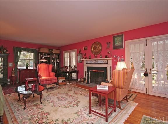 5th image of 31 Hemlock Dr
