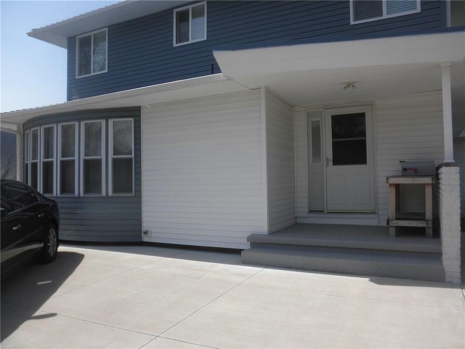 2nd image of 1008 Grace St APT 4