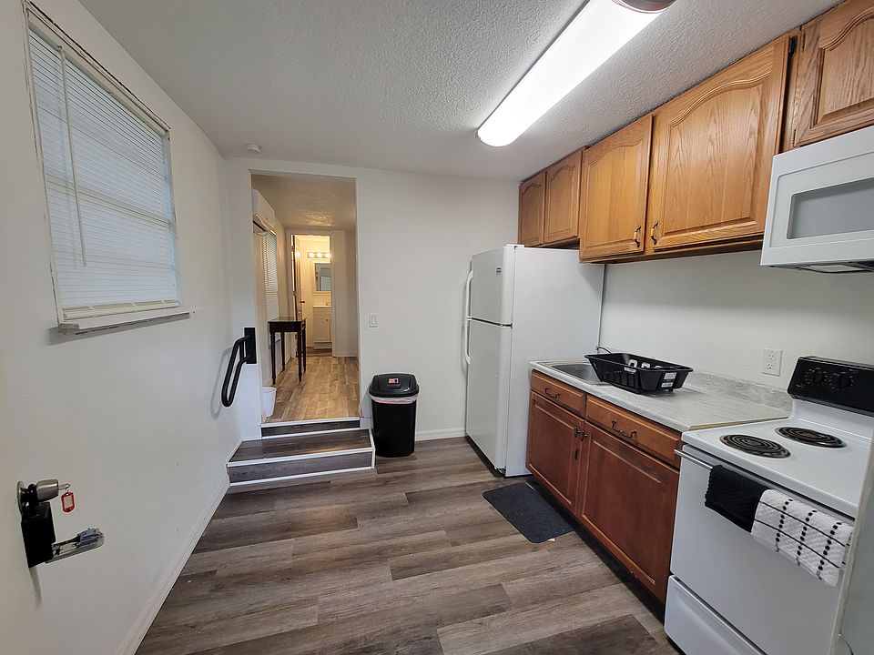 2nd image of 1015 Pecan Ave #1