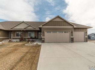 6110 S Hemingstone Trl, Sioux Falls, SD 57108