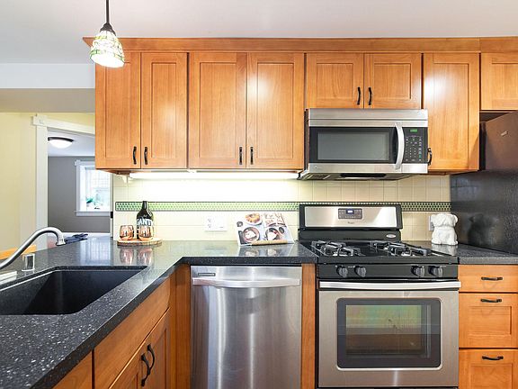 5th image of 2225 1st Ave N #2