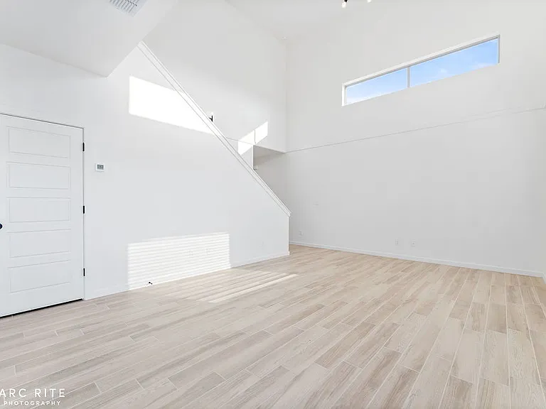 310 Homestead Ave #7 — Photo 11