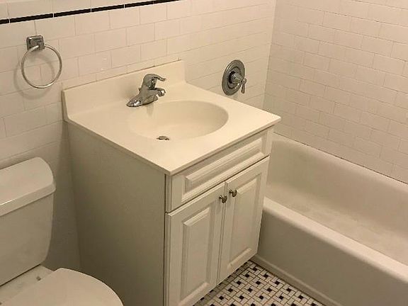 2nd image of 852 Amsterdam Ave APT 4N