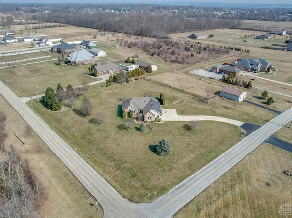3950 Miller Rd, Springfield, OH 45502