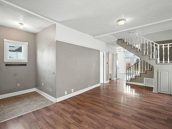 4th image of 1323 W Dalton Ave