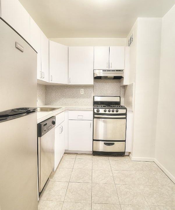2nd image of 435 W 57th St APT 6S