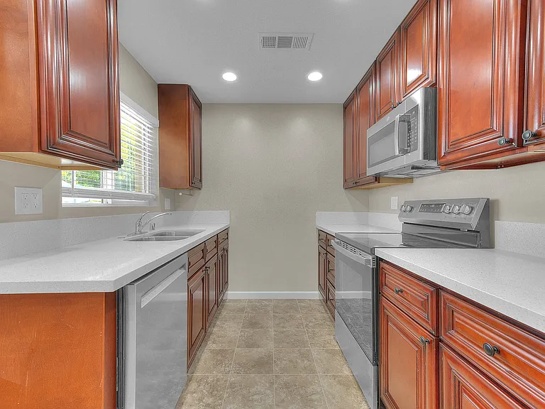 24600 Cypress St #24600A — Photo 20