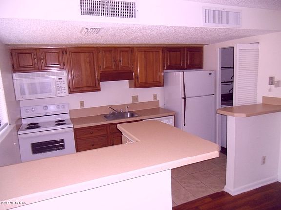 4th image of 8316 Candlewood Dr W