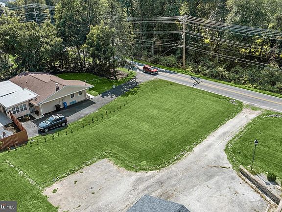 3rd image of White Rock Rd