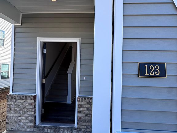 2nd image of 123 Starlight St