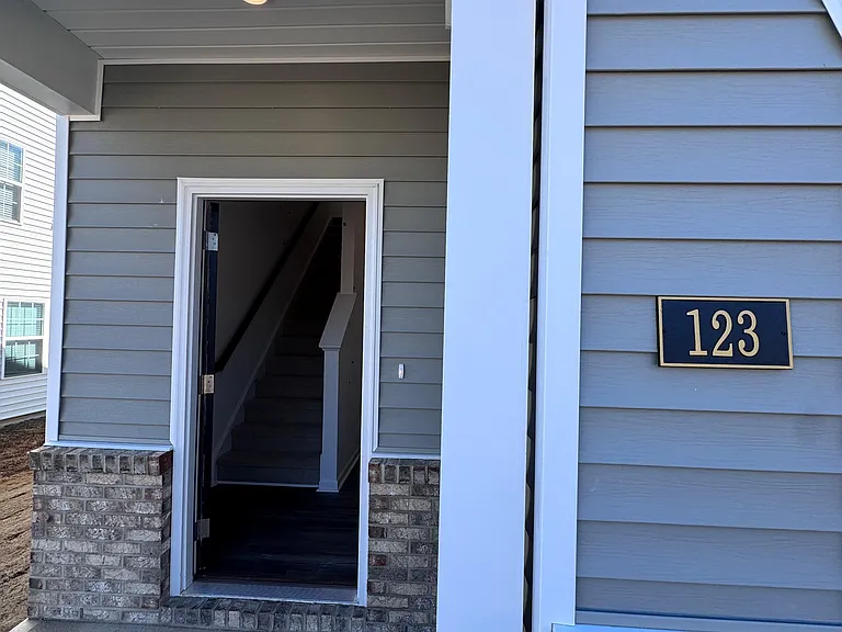 123 Starlight St — Photo 2