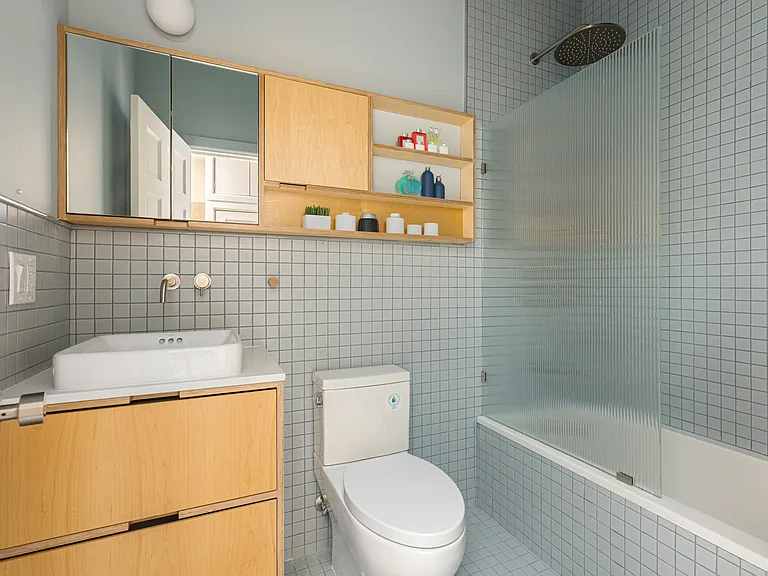 1068 Hancock St #1 — Photo 8