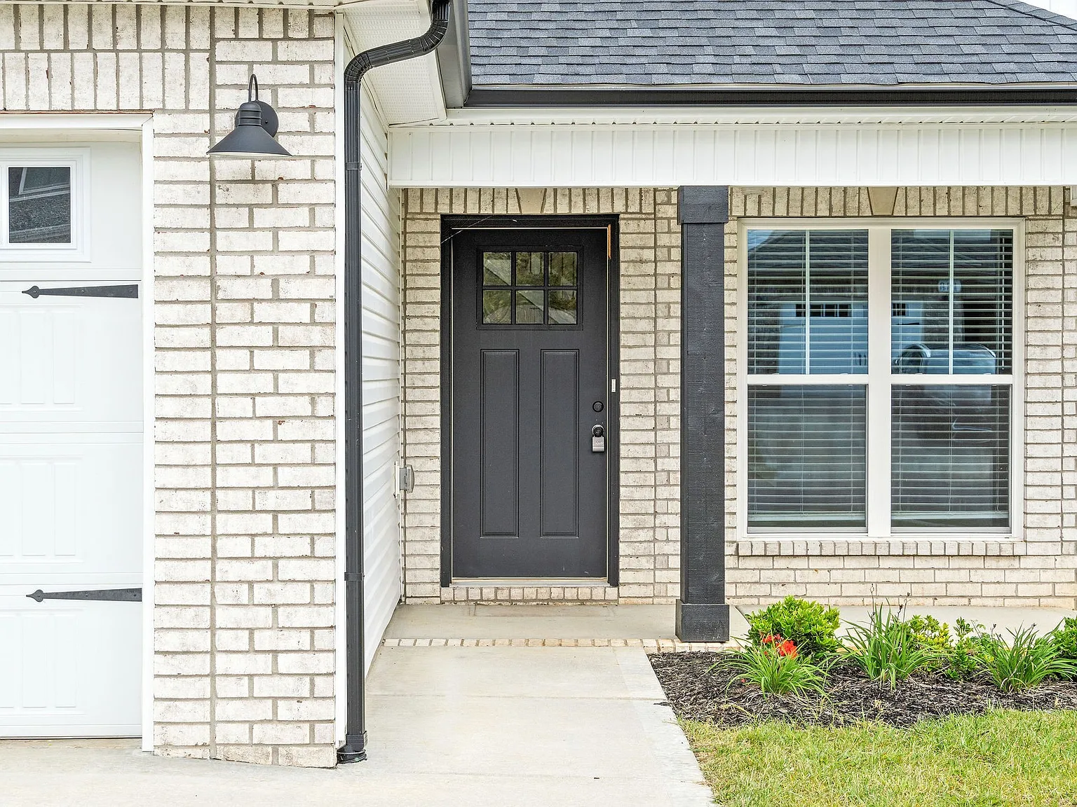3 bed, 2.0 bath, 1323 sqft, $1,650 — Photo 4