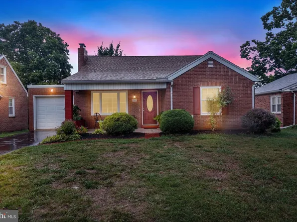 22 S 7th St, Mount Wolf, PA 17347