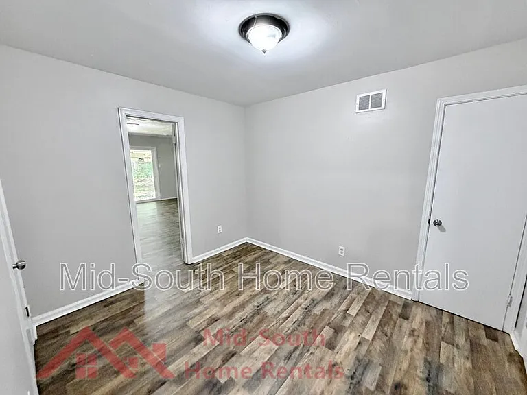 3040 S Edgeware Rd — Photo 18