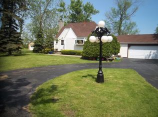 5303 Saunders Settlement Rd, Lockport, NY 14094