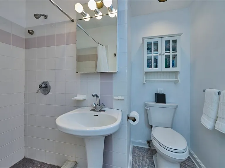 118 Trowbridge St #6 — Photo 17